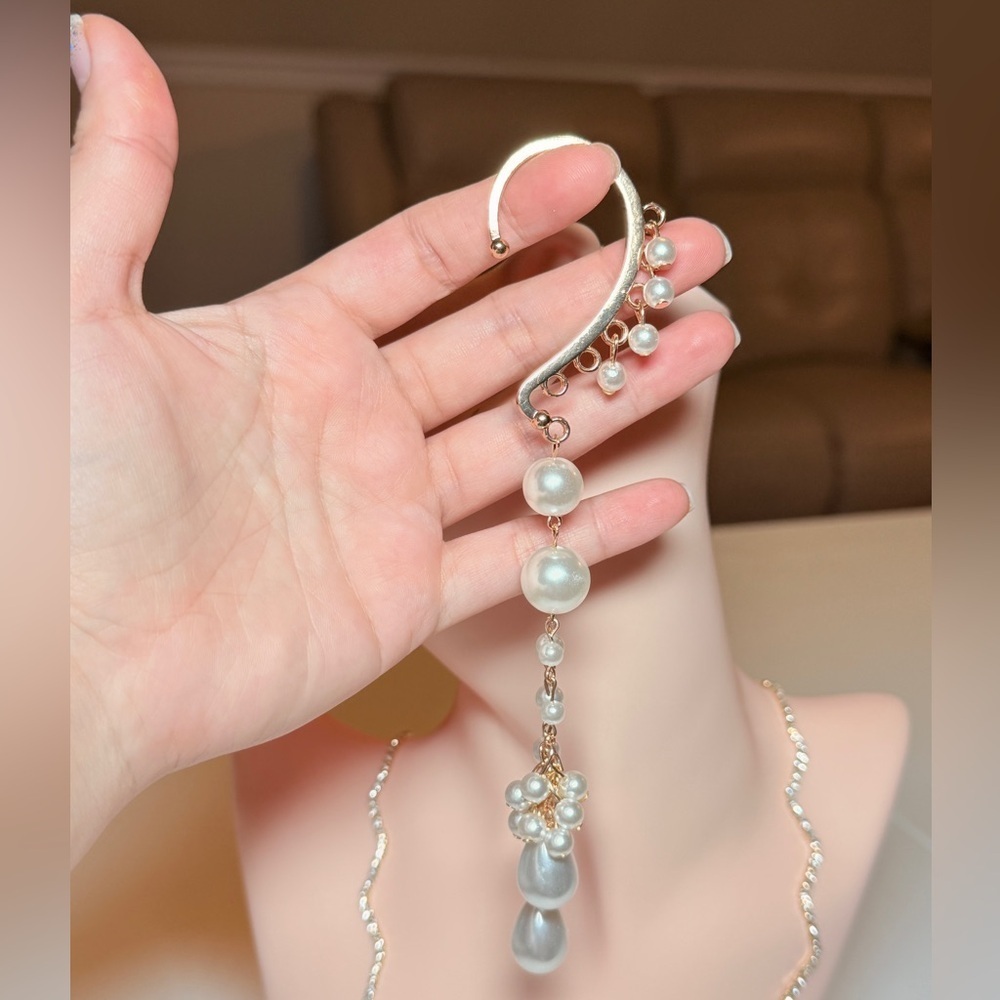 ⚜️ White Pearl Cascade Earrings - Picture 5 of 6